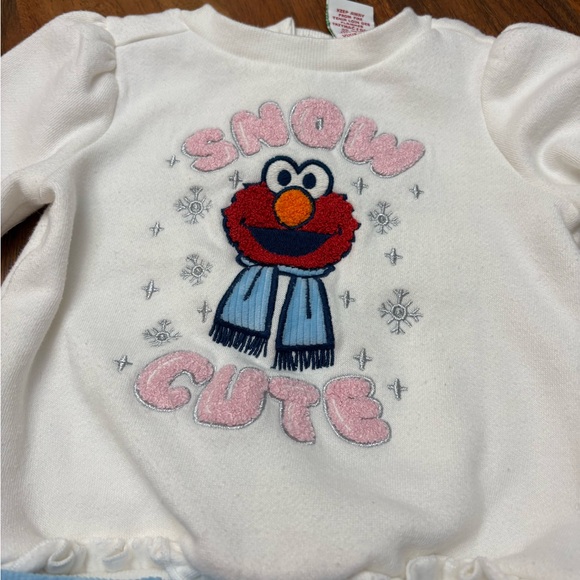 Sesame Street “Snow Cute” Elmo - Picture 2 of 4